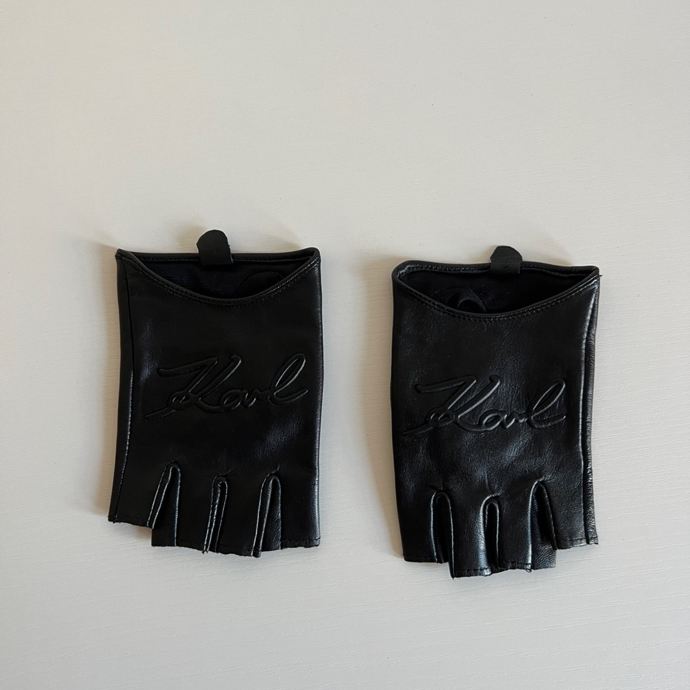 New Karl Lagerfeld Black Smooth Leather Fingerless Gloves M/L